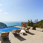 Antonio Villa Arco da Calheta (Madeira)